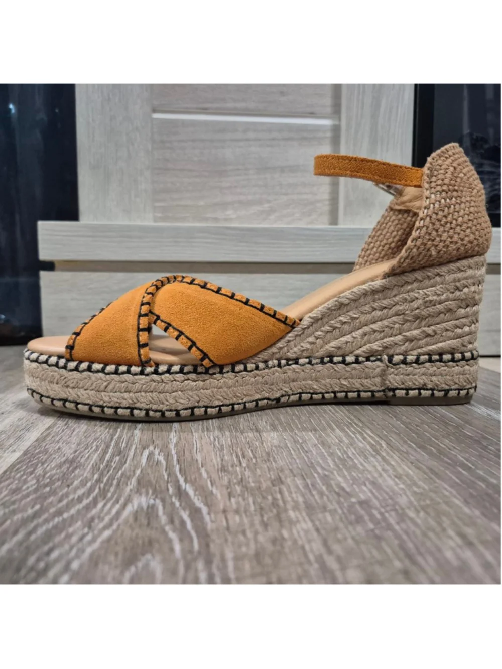 Women's Clara Duran Orange Beige Espadrille Wedge Sandals Size 8.5/39